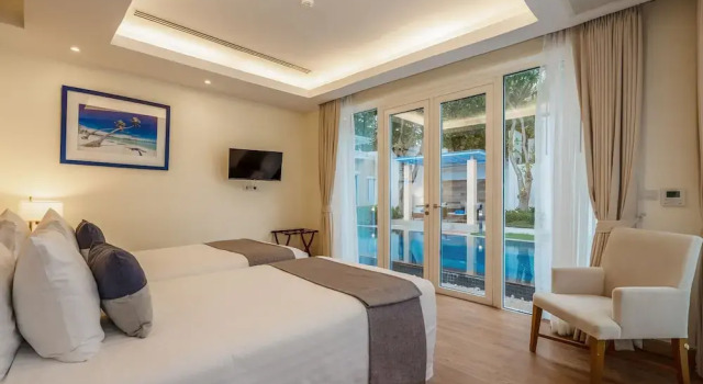 Вилла с 2 комнатами oceanfront Andaman Pool Villas, Maikhao Beach Phuket