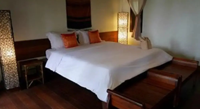 Коттедж с балконом и с видом на море Sunset Cove Resort