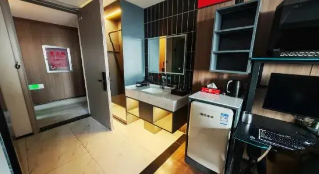 Кровать в общем номере Yue Ta H E-sports Hotel (Hami)