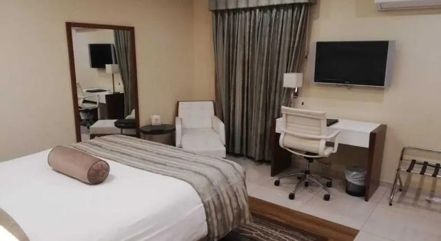 Номер Superior Avari Xpress Faisalabad