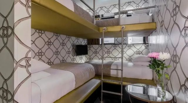 Четырёхместный номер 45 Times Square Hotel