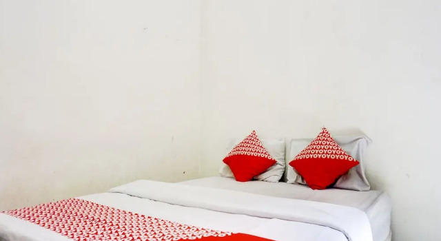 Penginapan Bunda by OYO Rooms, Book Hotel Hoteller i Cisolok med pool, Swimmingpool