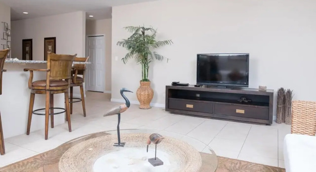 Dazzling end unit in Coco with extra windows and lots of light sleeps 8
