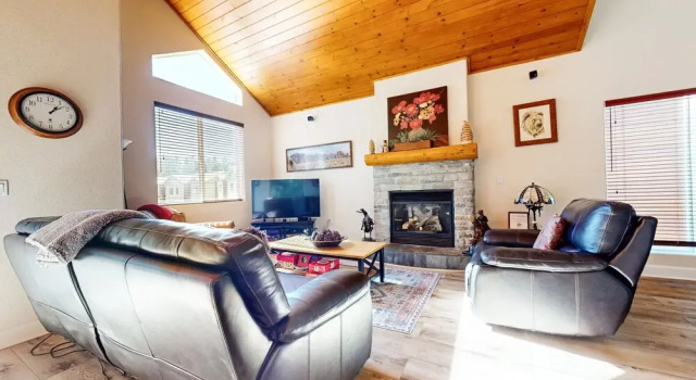 Mammoth Gateway Village #6 3 Bedroom Condo by RedAwning