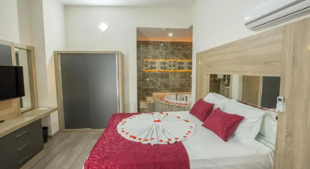Люкс Дуплекс с видом на сад Elanis Suites