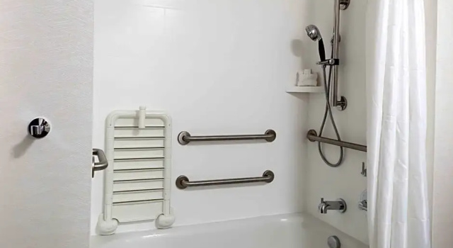 Номер Standard с видом на бассейн Hilton Garden Inn Chandler Downtown