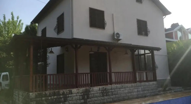 Secluded Villa With Pool Near Kirkpinar Coast, Varaa Villa Mökit kohteessa Sakarya, Mökki