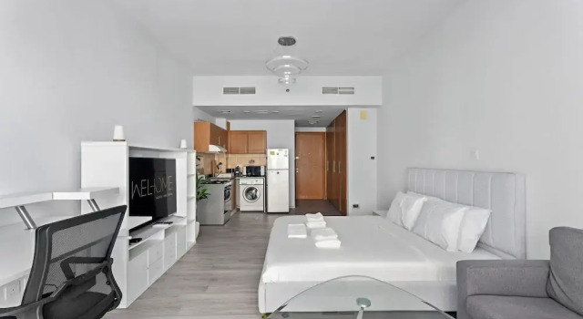 WelHome - Greenery Apt for Modern Studio in Production City, Забронировать Апартаменты/квартира Дубай Эмират Дубай, рядом с Meaisem City Centre