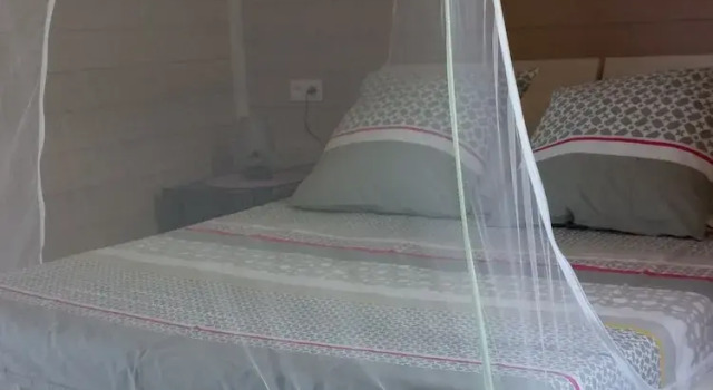 Bungalow With 2 Bedrooms in Bouillante, With Wonderful sea View, Enclo, Rezerwuj Hotel Hotele w Basse-Terre z parkingiem, Parking