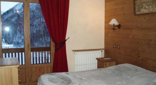 Трёхместный номер Standard с балконом Chalet Beausoleil 4 étoiles - jacuzzi - au pied des pistes - domaine les sybelles