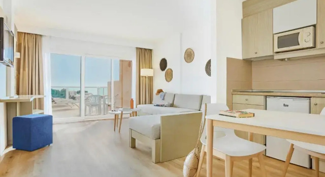 Апартаменты с 2 комнатами с видом на море Universal Aparthotel Don Camilo