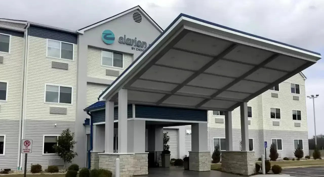Clarion Pointe Mattoon near University, Buchen Sie Hotel Mattoon Illinois
