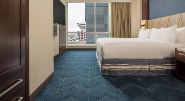 Двухместный люкс Corner с 2 комнатами Embassy Suites By Hilton Seattle Downtown Pioneer Square
