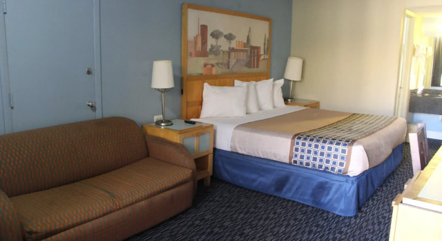 Tampa Inn - Near Busch Gardens