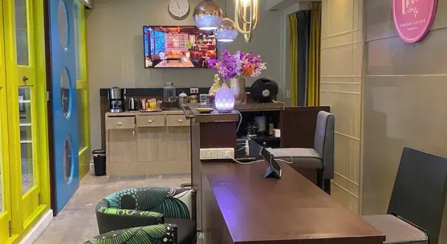 Chomm House, Забронировать Отель Отели Бангкока с завтраком, рядом с Торговый центр Гейсорн Амарин, Завтраки
