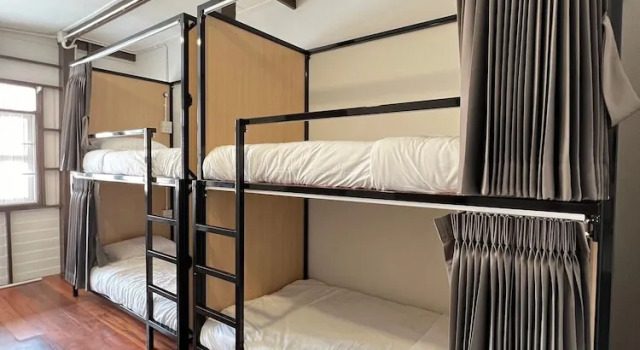 Кровать в общем номере House Ju