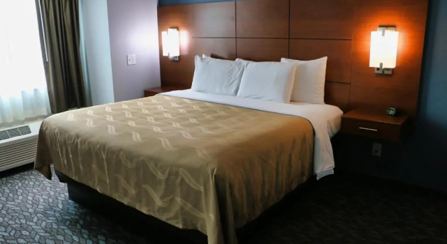Люкс Quality Inn & Suites Watertown Fort Drum