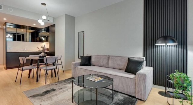Семейные апартаменты с балконом Deo Plaza Apartments