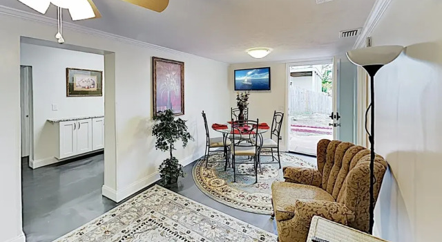 Newly Updated - Walk To Beach & Lagoon! 2 Bedroom Duplex