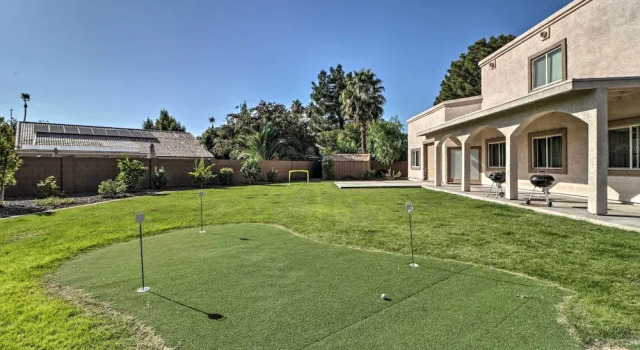 Lavish Family Escape w/ Game Room in Avondale, Забронировать Дом для отпуска Эйвондейл 