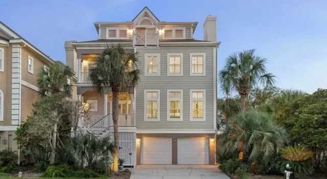 Коттедж 4BR Coastal Retreat w/ Balcony, Outdoor Shower & Beach Access in Isle of Palms Exclusive Ocean Point Community Ocean Point Haven by Avantstay