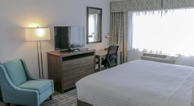 Holiday Inn & Suites Denver Tech Center-Centennial by IHG, Rezervovat Hotel Centennial Colorado