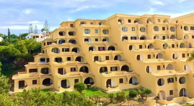 Apartment With one Bedroom in Carvoeiro, With Wonderful sea View, Furnished Balcony and Wifi - Near the Beach, Rezerwuj Apartament Hotele w Algarve z parkingiem, Parking