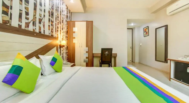 Номер Deluxe Treebo Rockwell Plaza