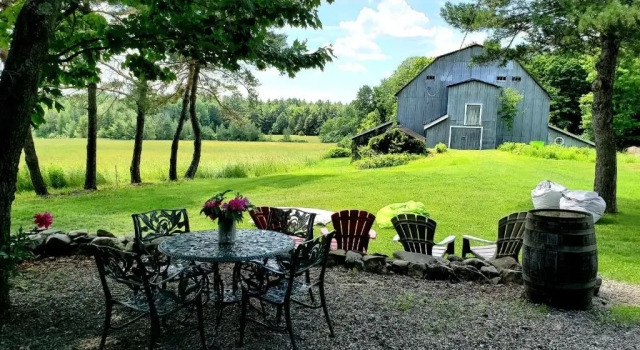 Люкс с видом на бассейн Vignoble Bromont - Auberge & Boutique