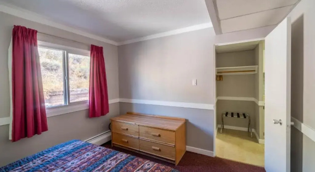 Люкс Canadas Best Value Desert Inn & Suites