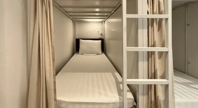 Кровать в общем номере с видом на город Urban Slumber Hostel