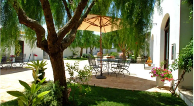 Stunning Quadruple Room in Ancient Masseria Near the sea in a Quiet Olive Trees, Забронировать Отель Роза-Марина Остуни, рядом с Пляж Роза-Марина