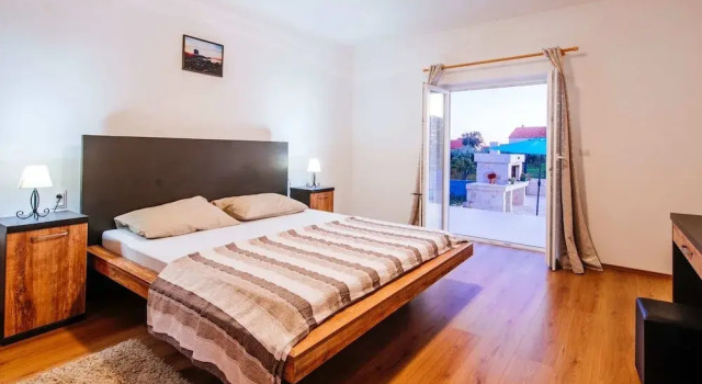 Charming holiday home with private swimming pool, big garden, 0,5km from the sea