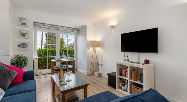 Апартаменты 12 Rhodewood House - Near the Beach Sea Glimpses