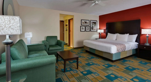 Двухместные апартаменты с видом на лес La Quinta Inn & Suites by Wyndham Plattsburgh