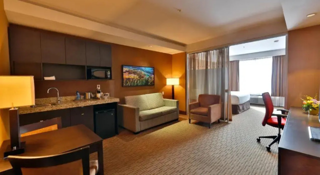 Двухместный люкс c 1 комнатой Edmonton Hotel & Convention Center Edmonton