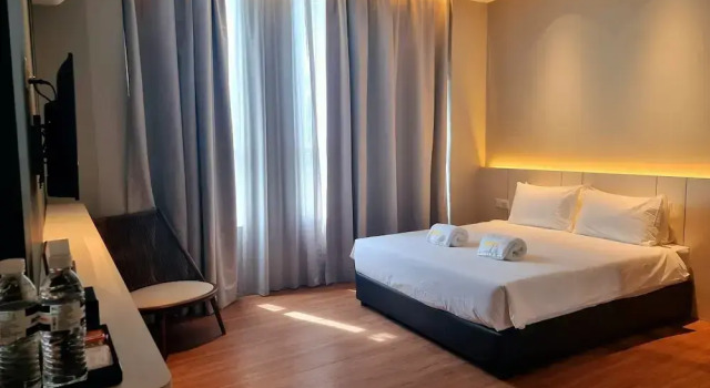 Luksusowy dwuosobowy pokój Roxy Hotel Malihah