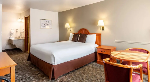 Двухместный номер Standard с балконом Americas Best Value Inn Burns