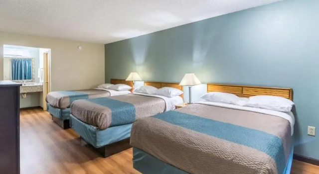 Четырёхместный номер Standard Motel 6-Kenly, NC