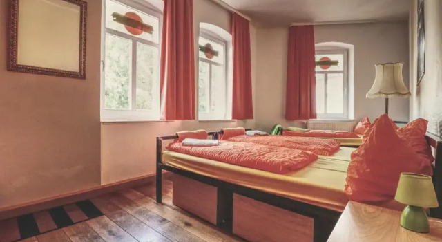 Standard triplă cameră OPERA Hostel