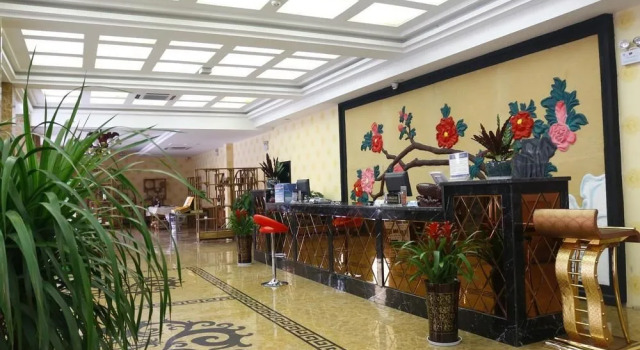 Heluo Sunshine Culture Theme Hotel, Rezerwuj Hotel Hotele w Luoyang z parkingiem, Parking