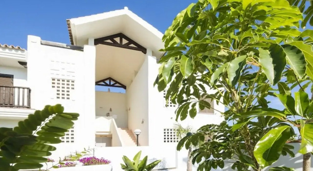 Luxury Apartment Surrounded by Several Golf Courses near Sea, Book Apartment San Roque Costa de la Luz
