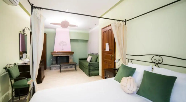 Четырёхместный номер Standard с балконом Guesthouse Iris