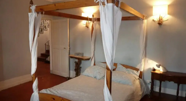 House With 5 Bedrooms in Pernes-les-fontaines, With Private Pool, Furn, Rezerwuj Hotel Hotele w Vaucluse z basenem, Basen
