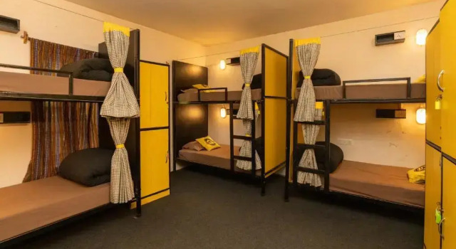 Кровать в общем номере The Hosteller Manali
