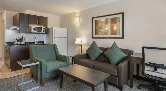 Двухместный люкс с 2 комнатами Best Western Dawson Creek