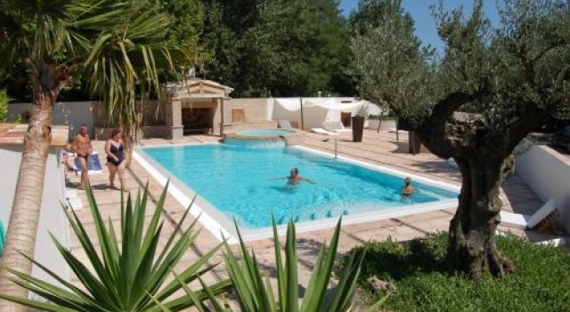 Camping Les Pecheurs, Rezerwuj Pole kempingowe Kempingi i glamping w Owernia, Pole kempingowe