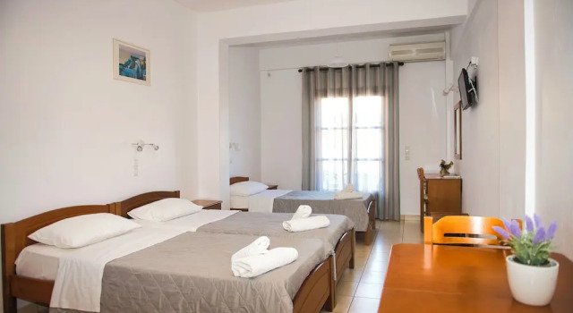 Трёхместная студия с балконом Villa Angira