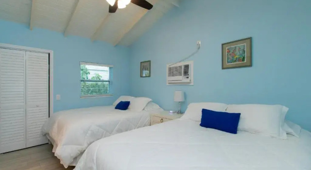 Коттедж Sunset Cove Beach Resort