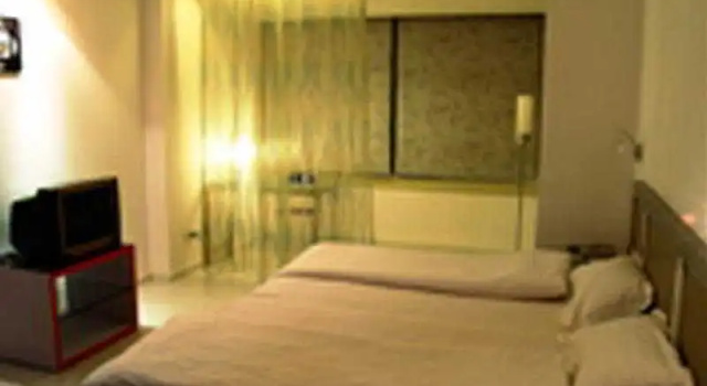 V8 Train Station Hotel Guangzhou, Boek Hotel Hotels in Guangdong met parkeren, Parkeren